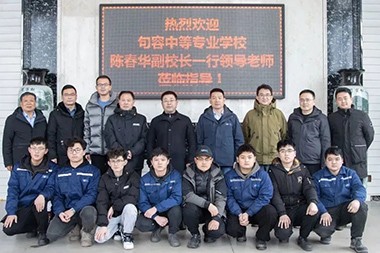 JWELL huet eng Extrusiounstestmaschinn un d'Jurong Vocational School gespent.